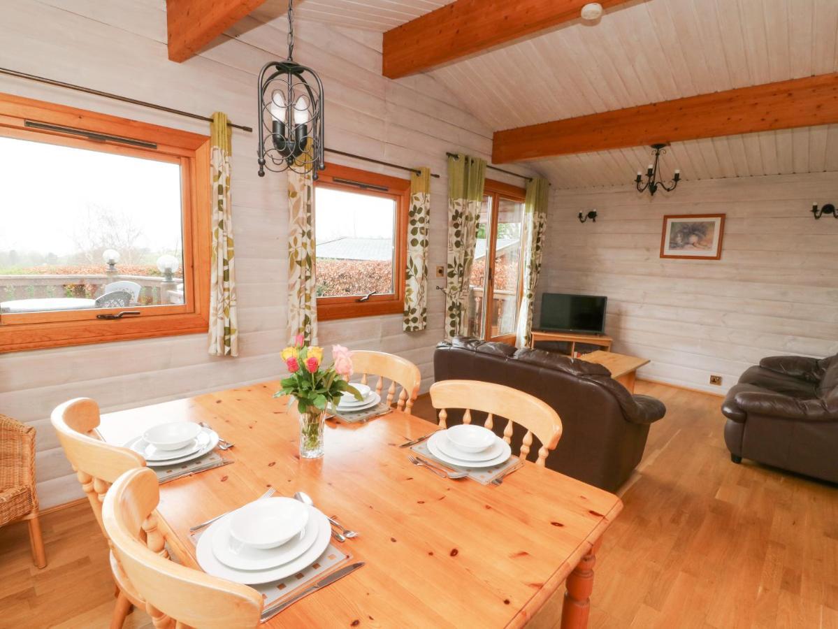 Barn Owl Lodge ラアアデル エクステリア 写真